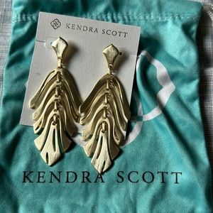 KENDRA SCOTT FEATHER EARRINGS